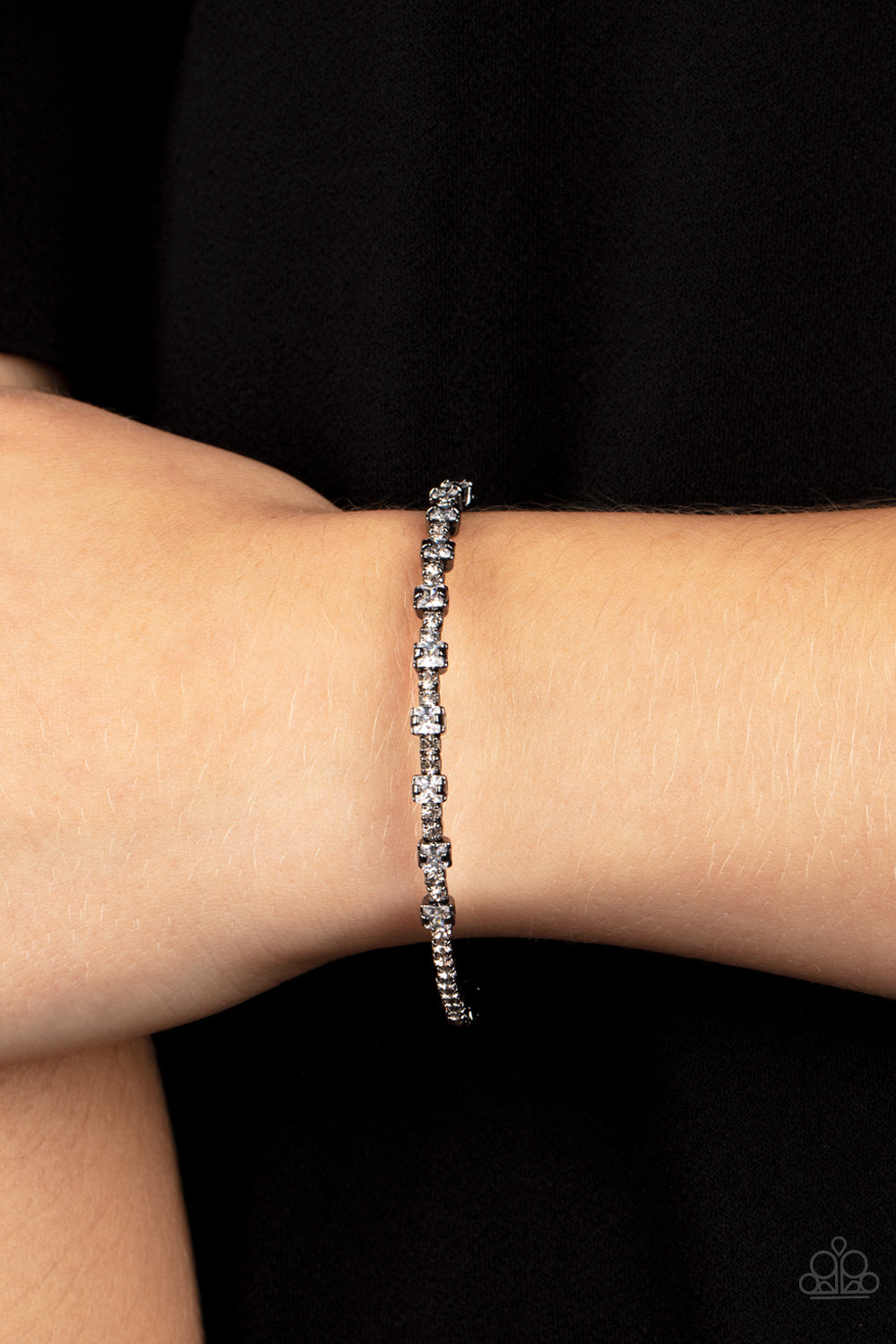 Paparazzi Bracelets - Timelessly Tiny - Black