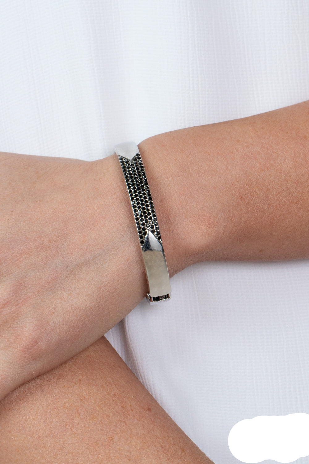 Paparazzi Bracelets - Radiant Edge - Black