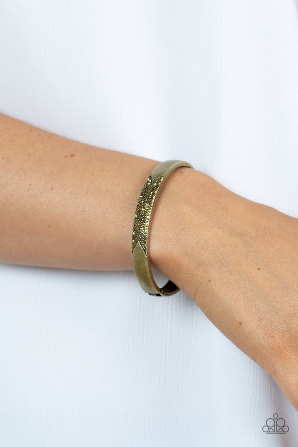 Paparazzi Bracelets - Radiant Edge - Brass