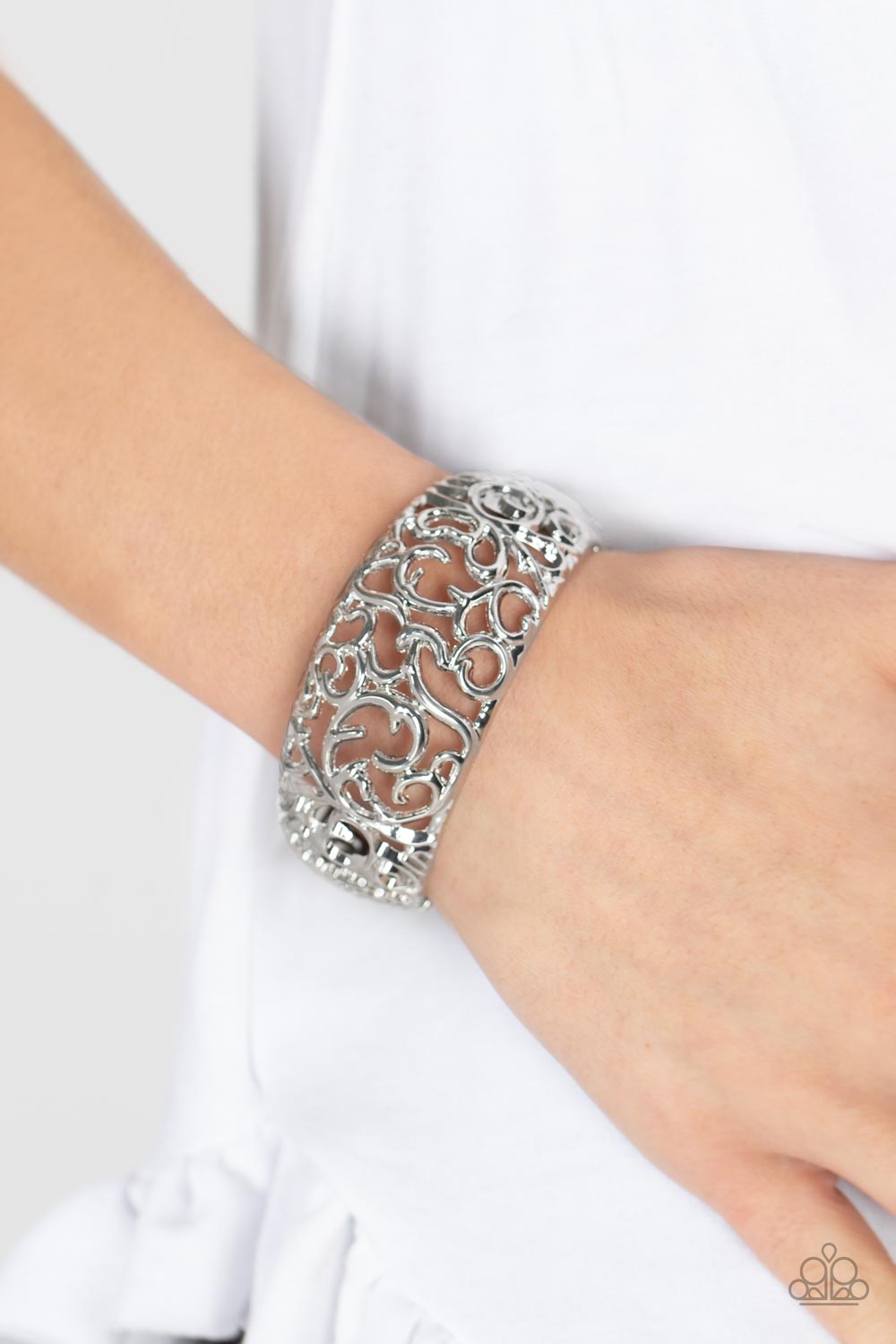 Paparazzi Bracelets - Courtyard Couture - Silver