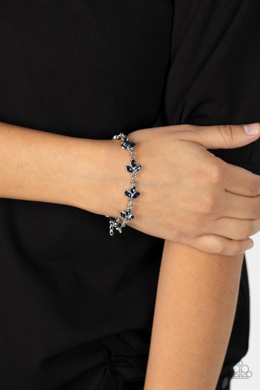 Paparazzi Bracelets - Gala Garland - Blue