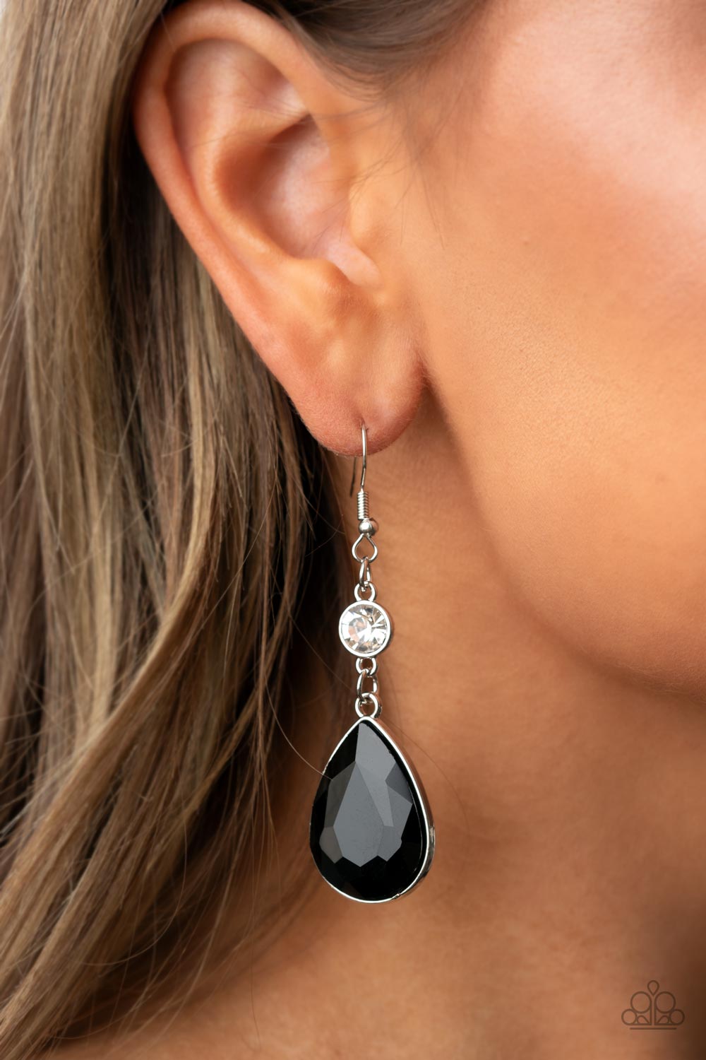 Paparazzi Earrings - Smile for the Camera - Black