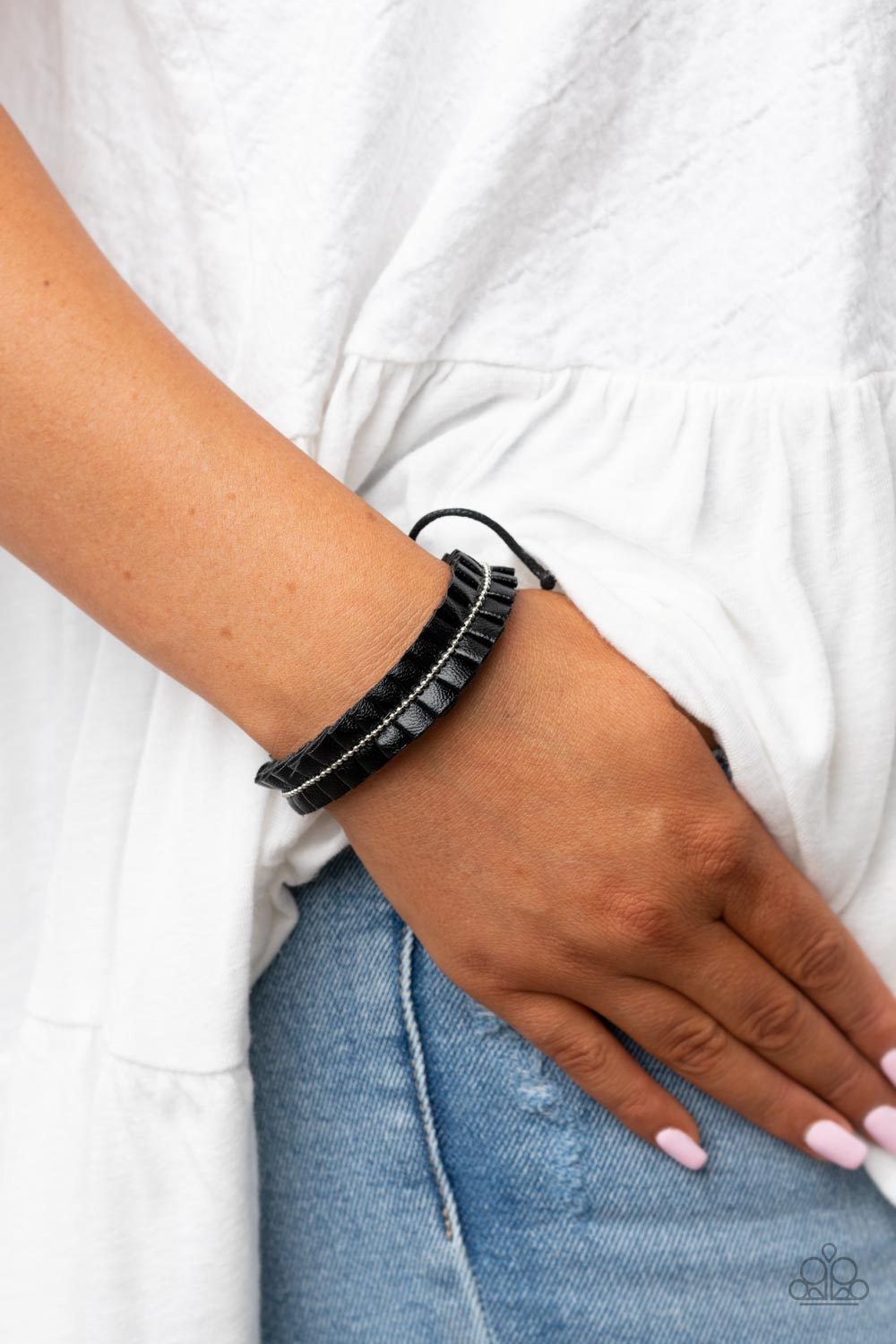 Paparazzi Bracelets - Hard to Pleats - Black