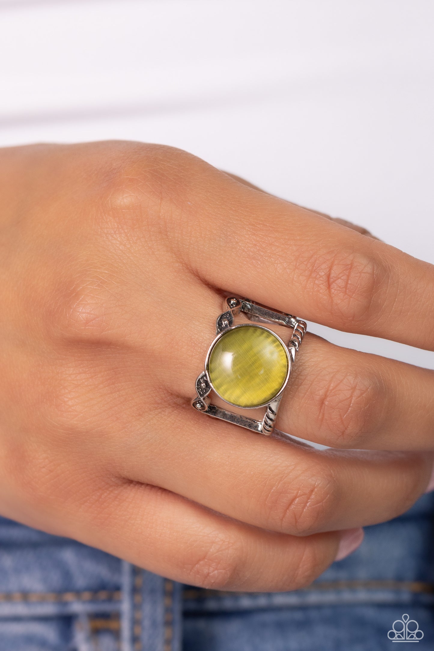 Paparazzi Rings - Clairvoyantly Cats Eye