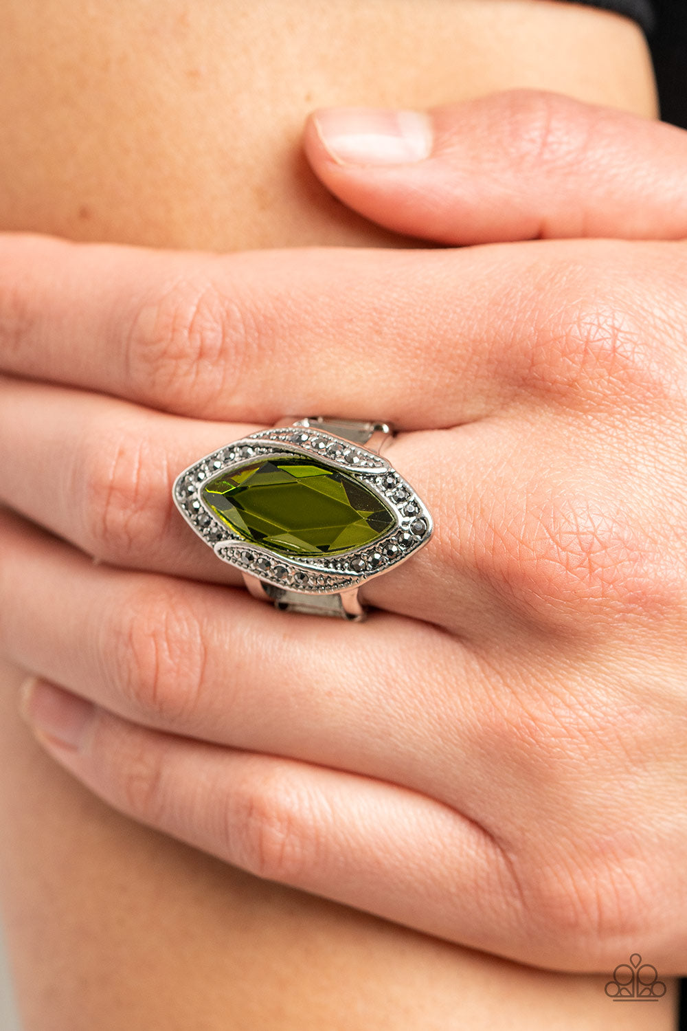 Paparazzi Rings - Let Me Take a Reign Check - Green
