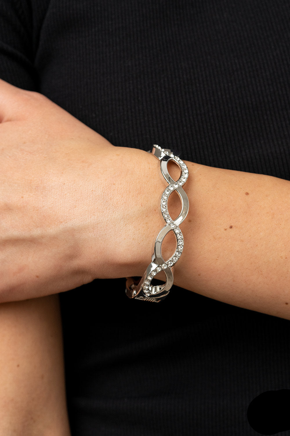 Paparazzi Bracelets - Tailored Twinkle - White