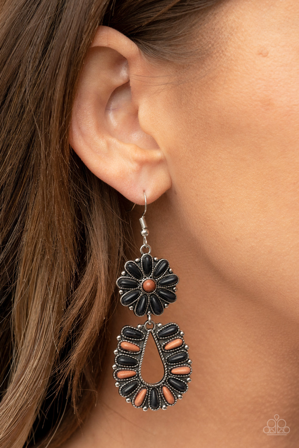 Paparazzi Earrings - Badlands Eden - Black