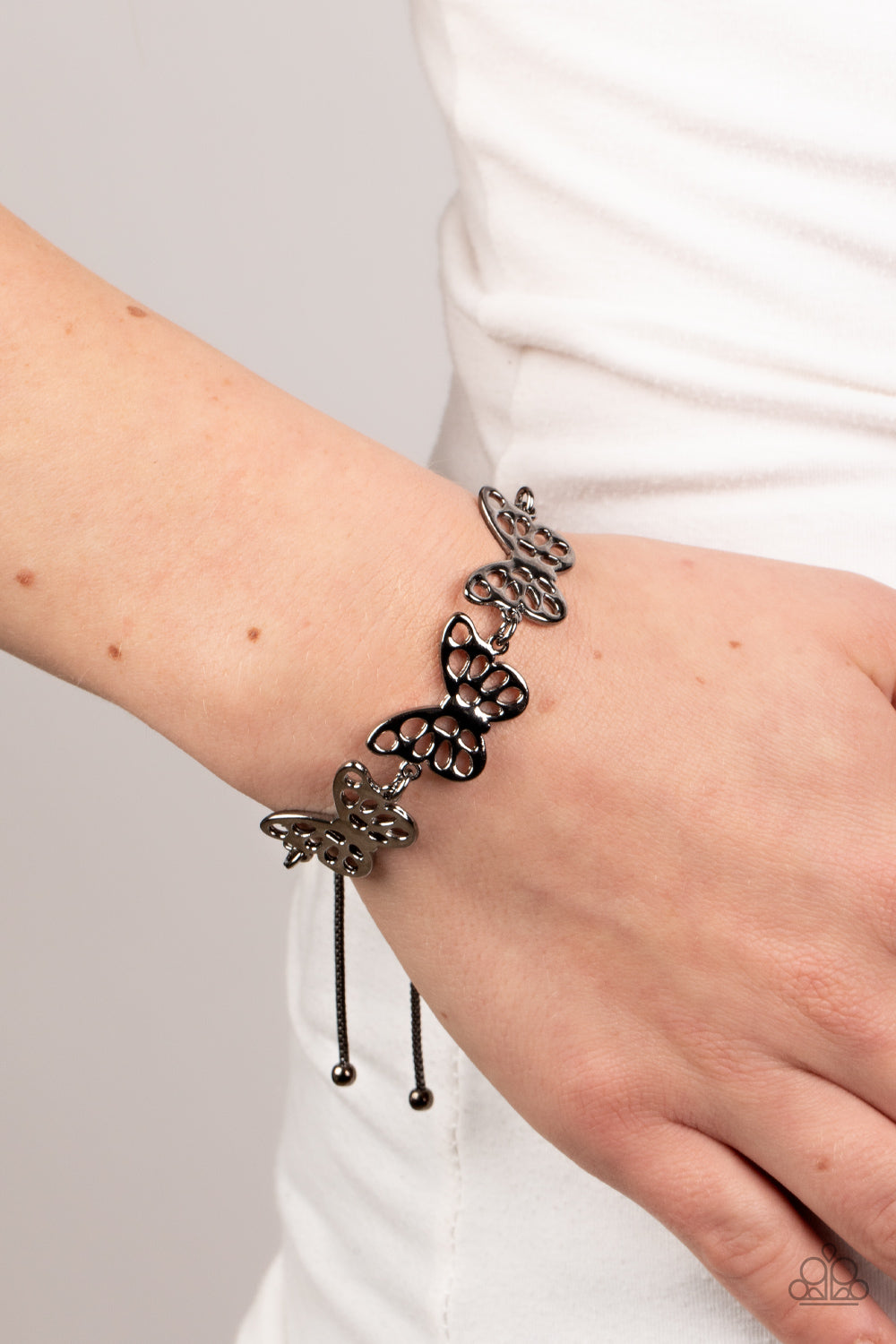Paparazzi Bracelets - Put a Wing on It - Black