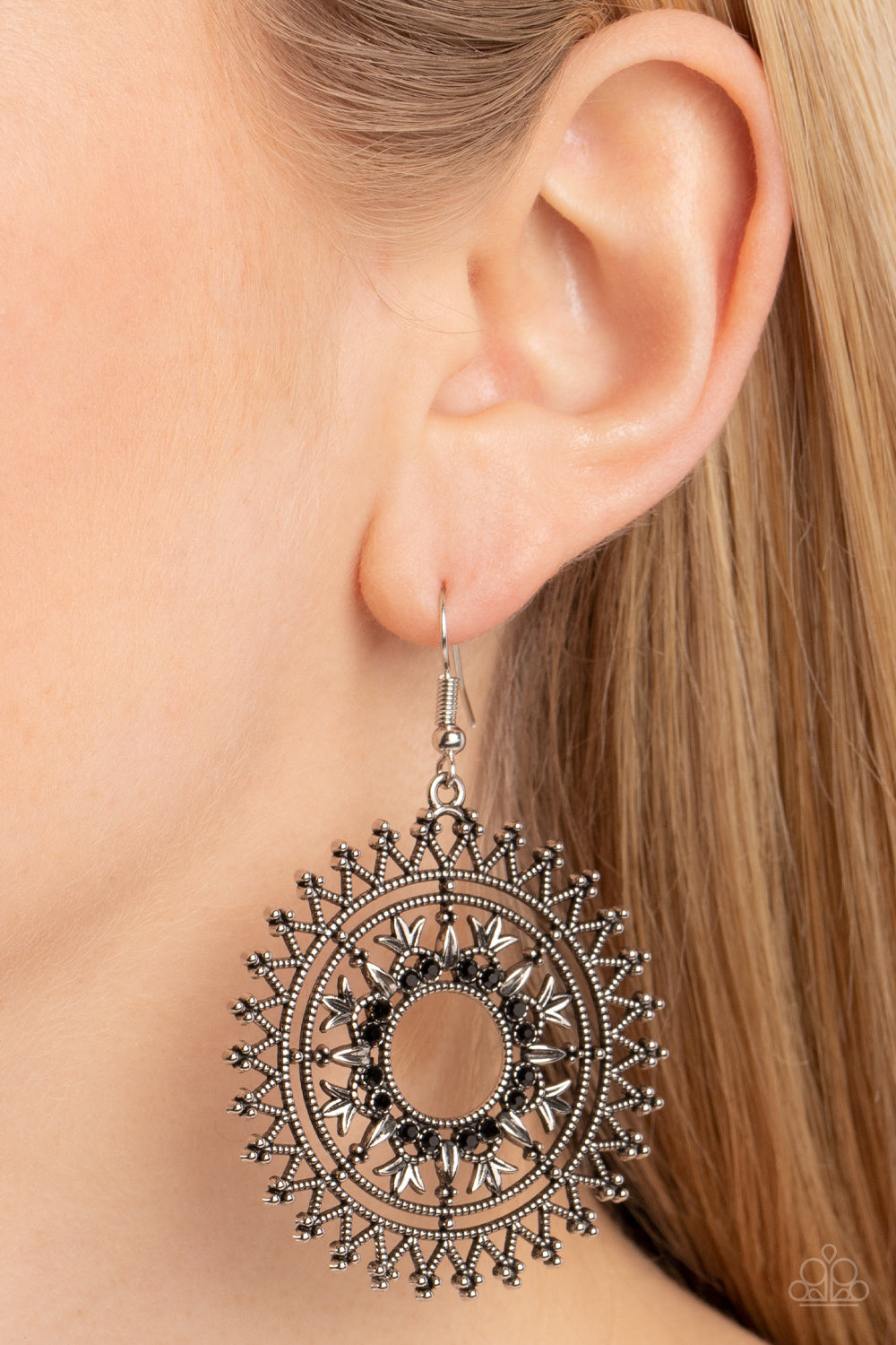 Paparazzi Earrings - Revel in Radiance - Black