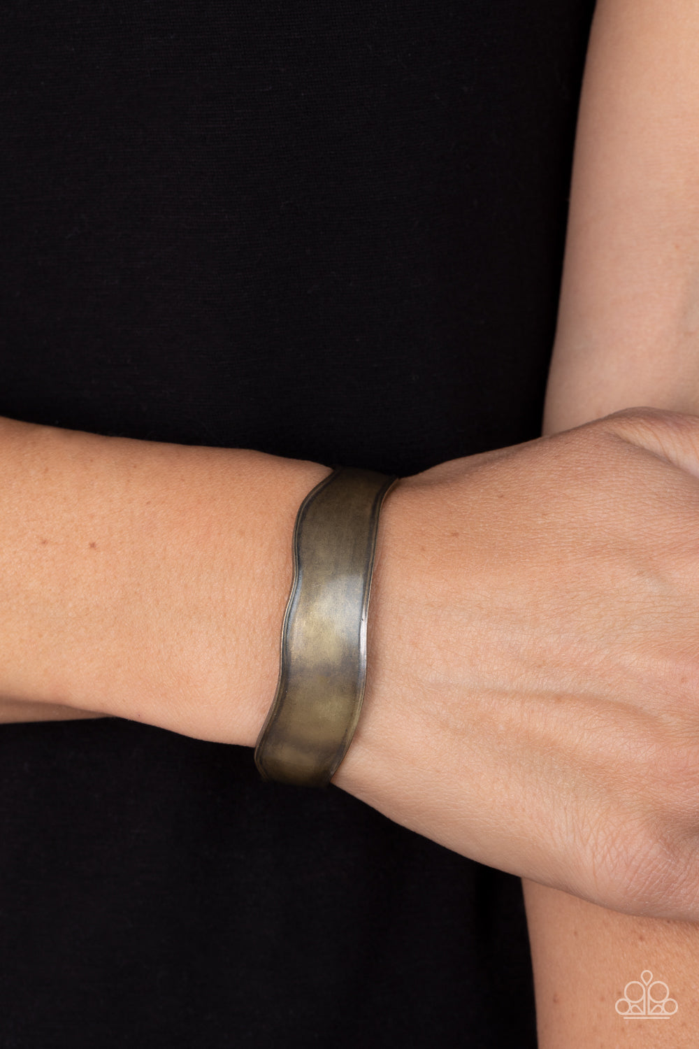 Paparazzi Bracelets - Wayward Waves - Brass
