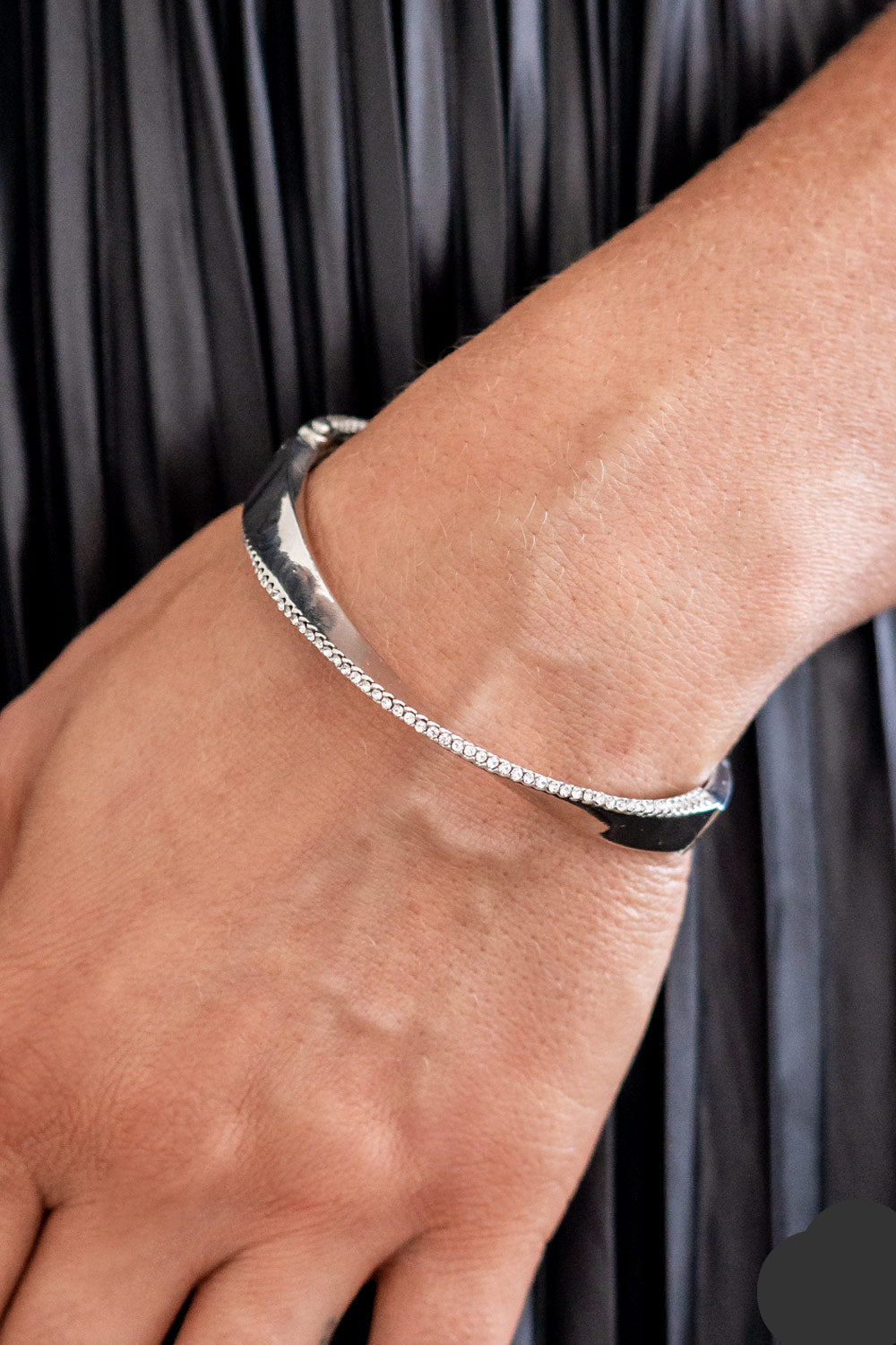 Paparazzi Bracelets - Artistically Adorned - White