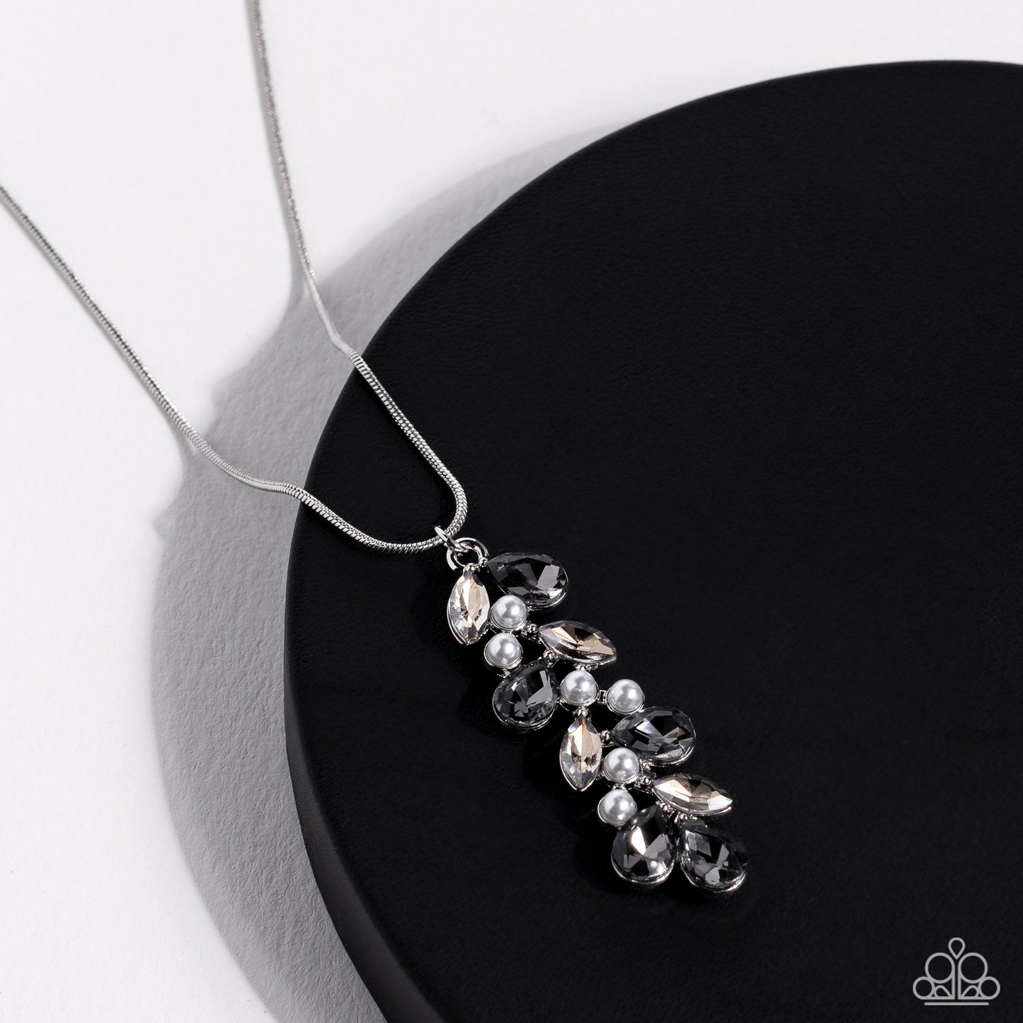 Paparazzi Necklaces - Pearls Before VINE - Silver