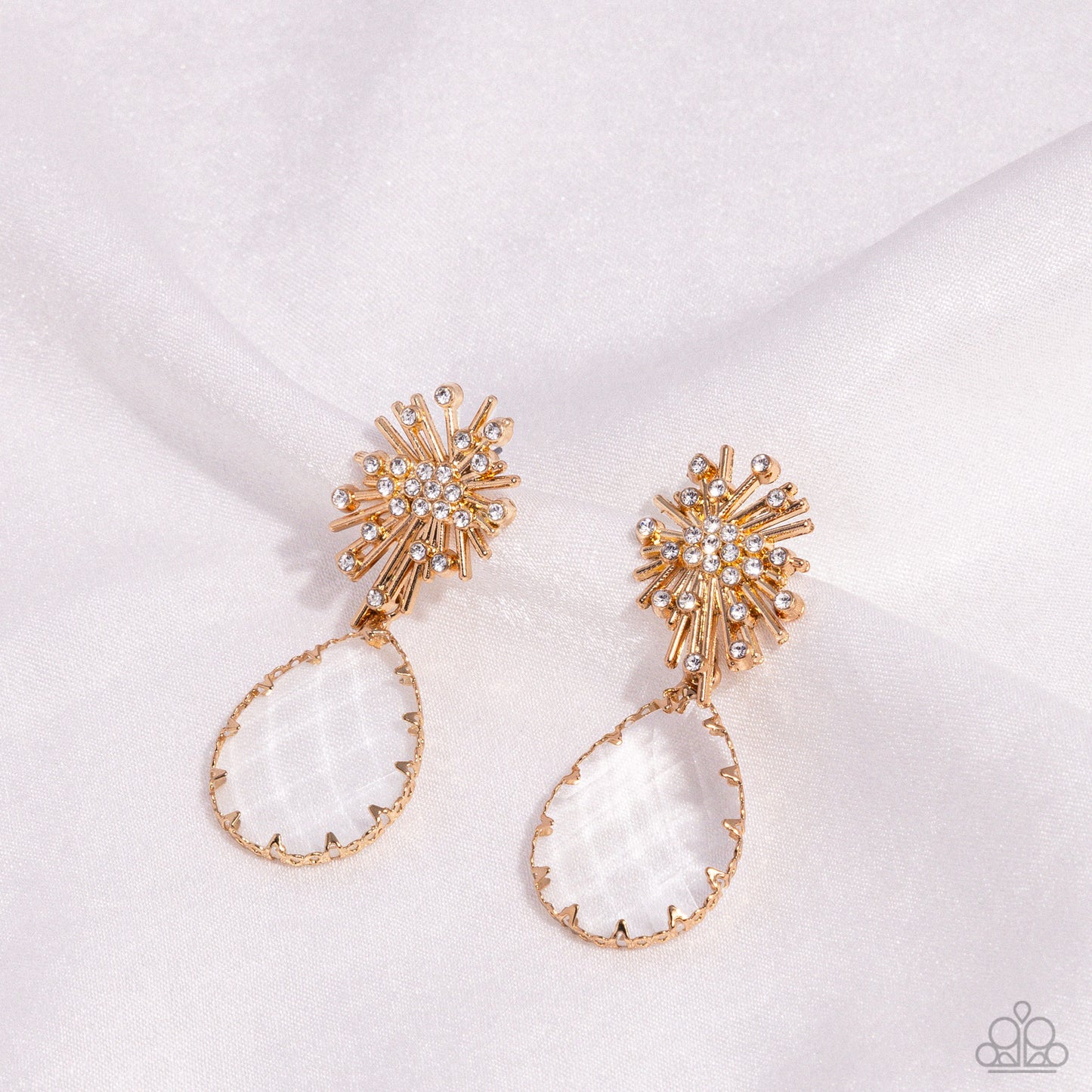 Paparazzi Earrings - Stellar Shooting Star - Gold