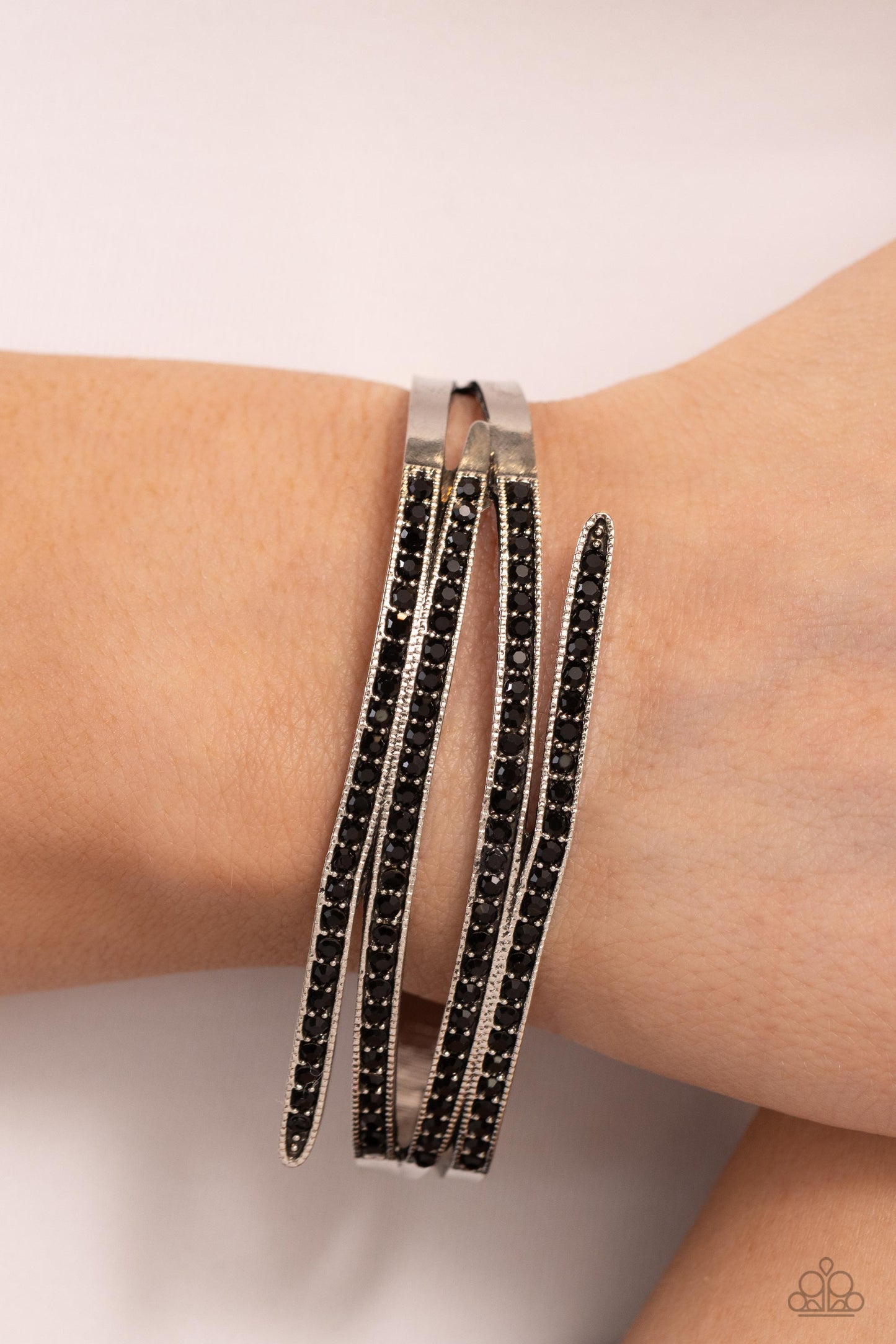Paparazzi Bracelets - CURVED Lines - Black