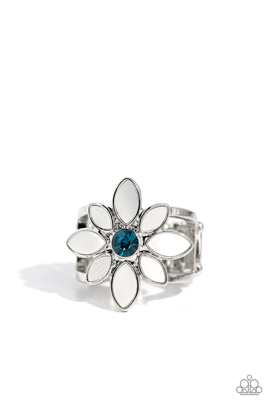 Paparazzi Rings - PETAL to the MEADOW - Blue