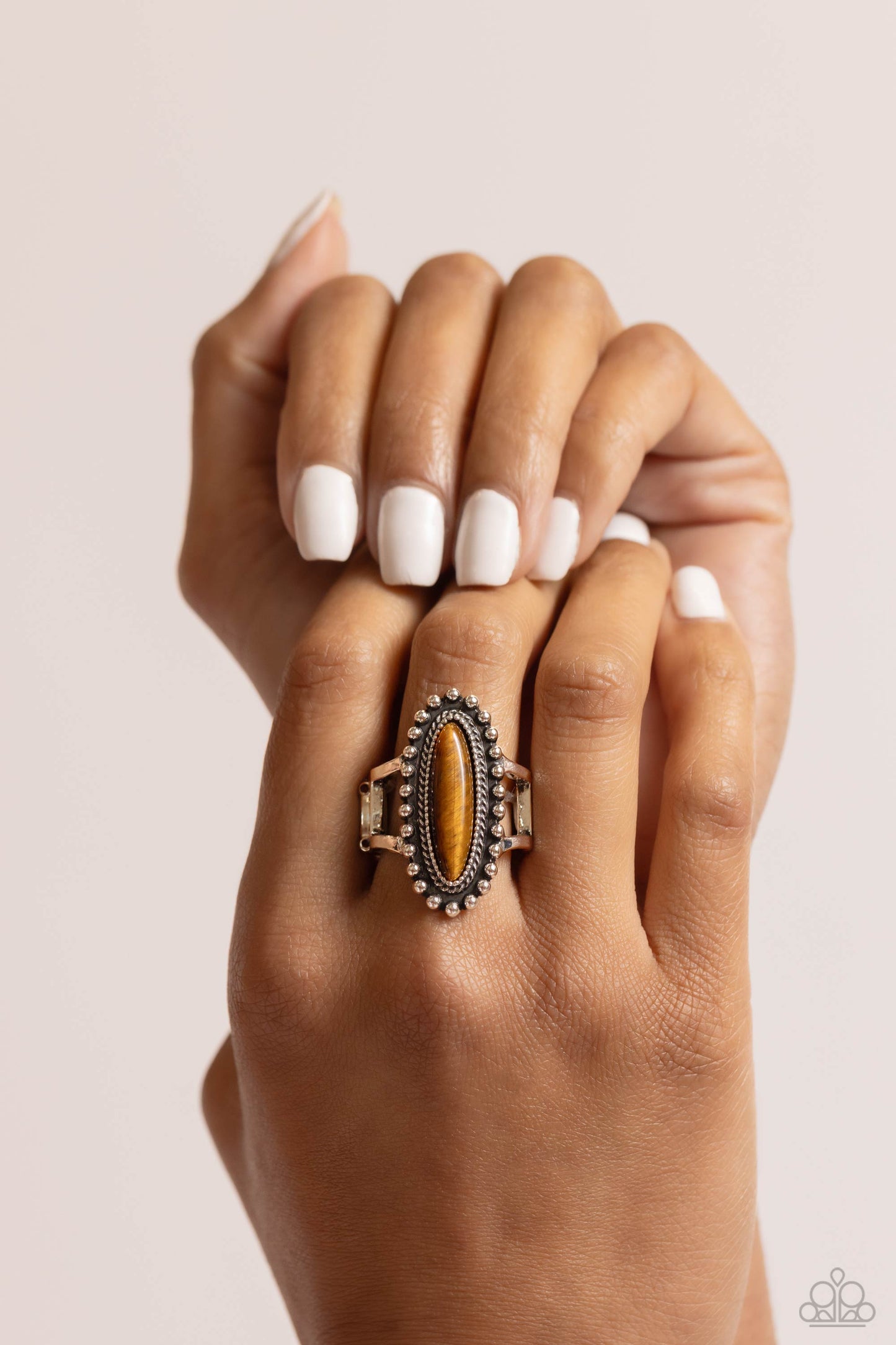 Paparazzi Rings - Oblong Occasion - Brown