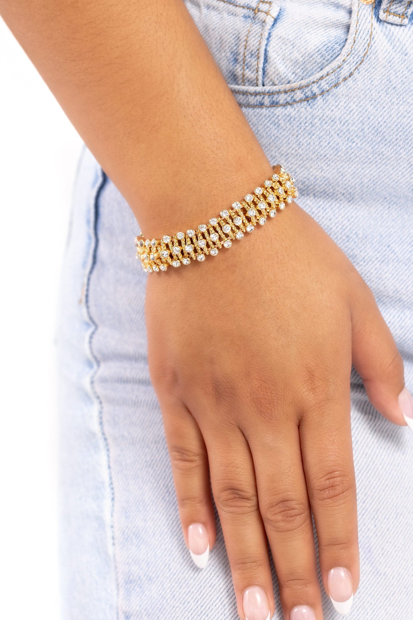 Paparazzi Bracelets- Corporate Confidence - Gold