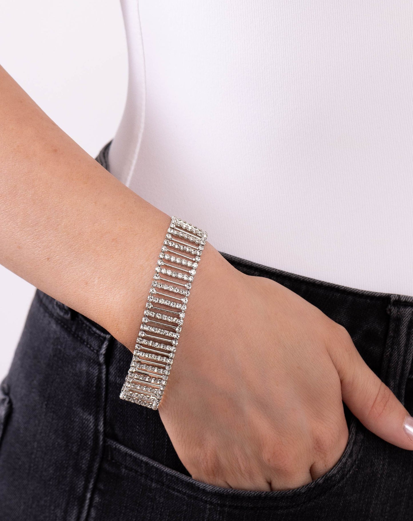 Paparazzi Bracelets - Elusive Elegance - White
