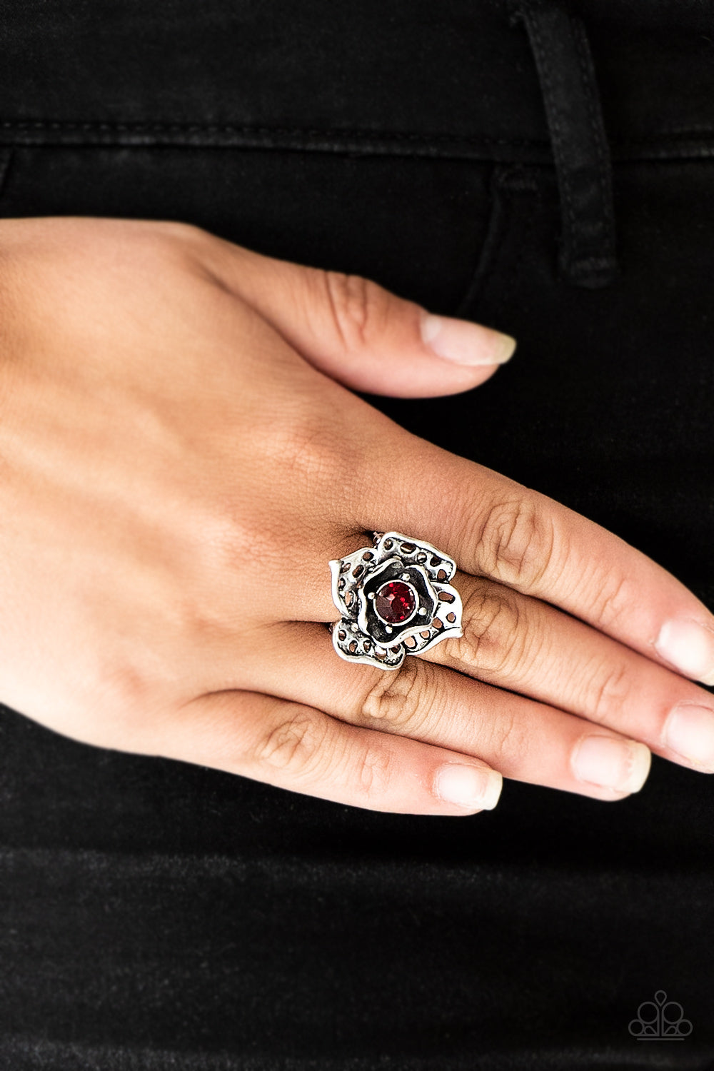 Paparazzi Rings - Glowing Gardens - Red
