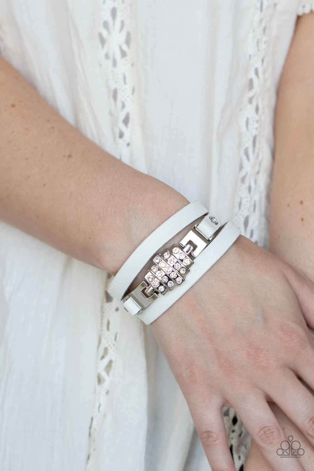 Paparazzi Urban Collection - Ultra Urban - White