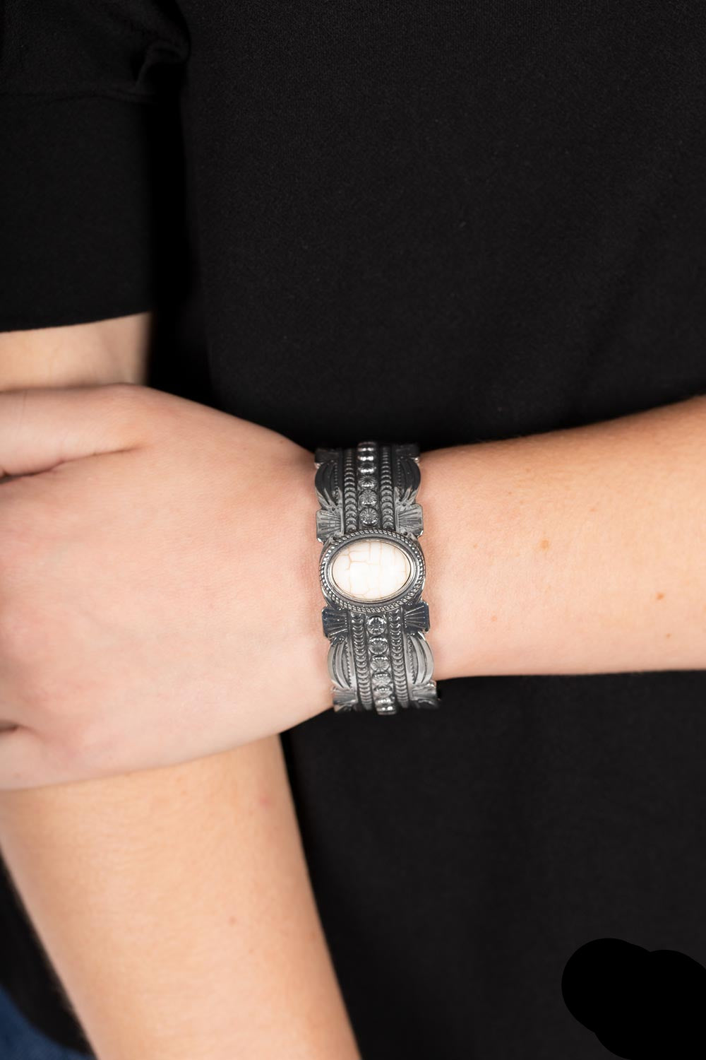 Paparazzi Bracelets - Desert Stroll - White