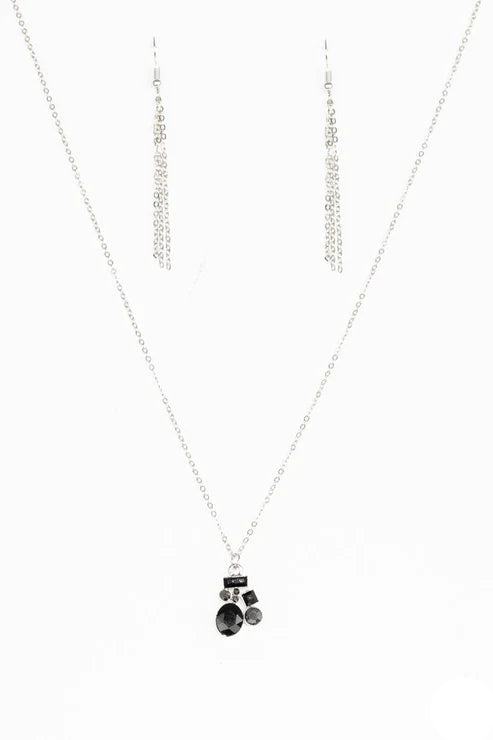 Paparazzi Necklaces - Time to be Timeless - Black