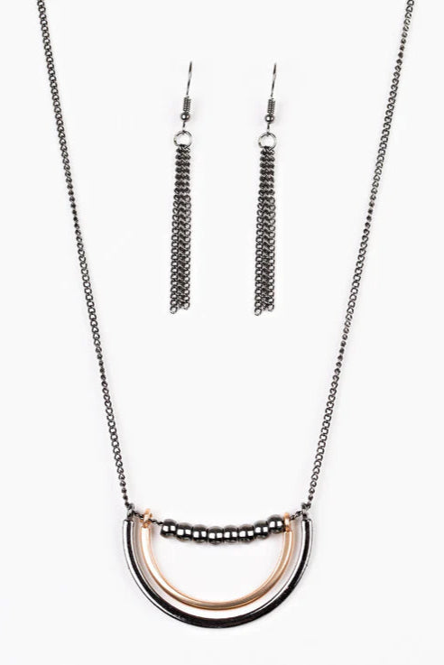 Paparazzi Necklaces - Artificial Arches - Black