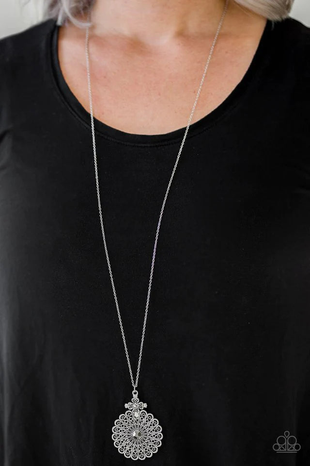 Paparazzi Necklaces - Walk on the Wildflower Side - Silver