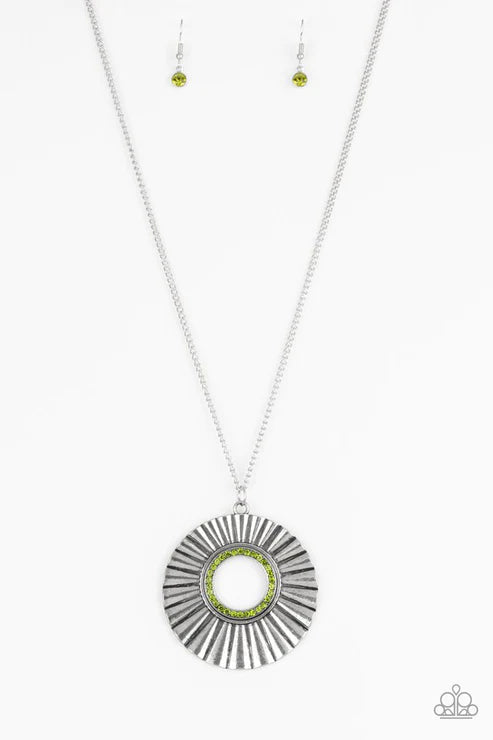 Paparazzi Necklaces - Chicly Centered -Green