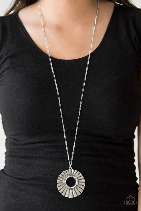 Paparazzi Necklaces - Chicly Centered - White