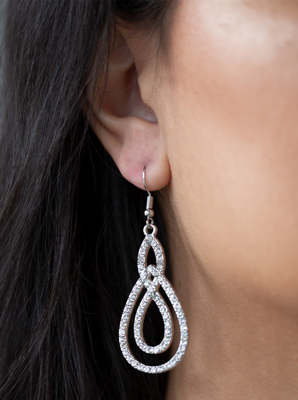 Paparazzi earring - Sassy Sophistication - White