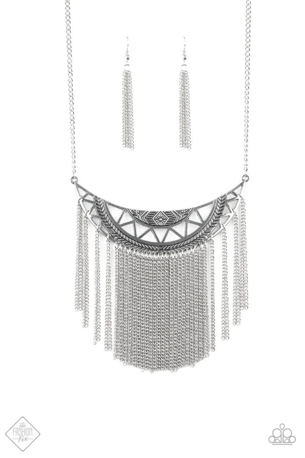 Paparazzi Necklaces - Empress Excursion - Silver