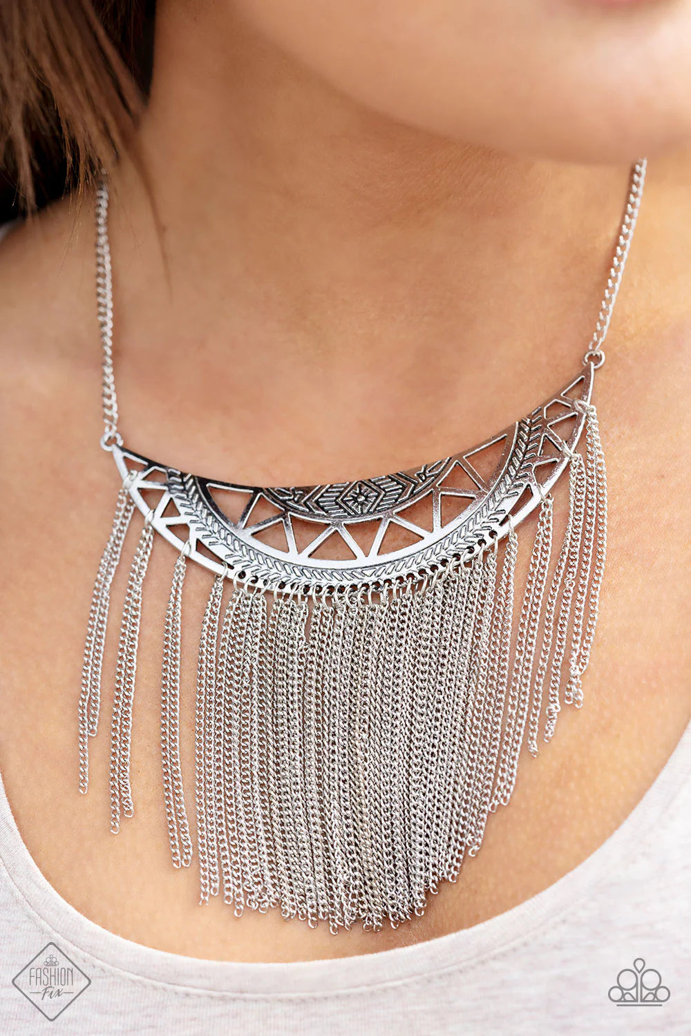 Paparazzi Necklaces - Empress Excursion - Silver