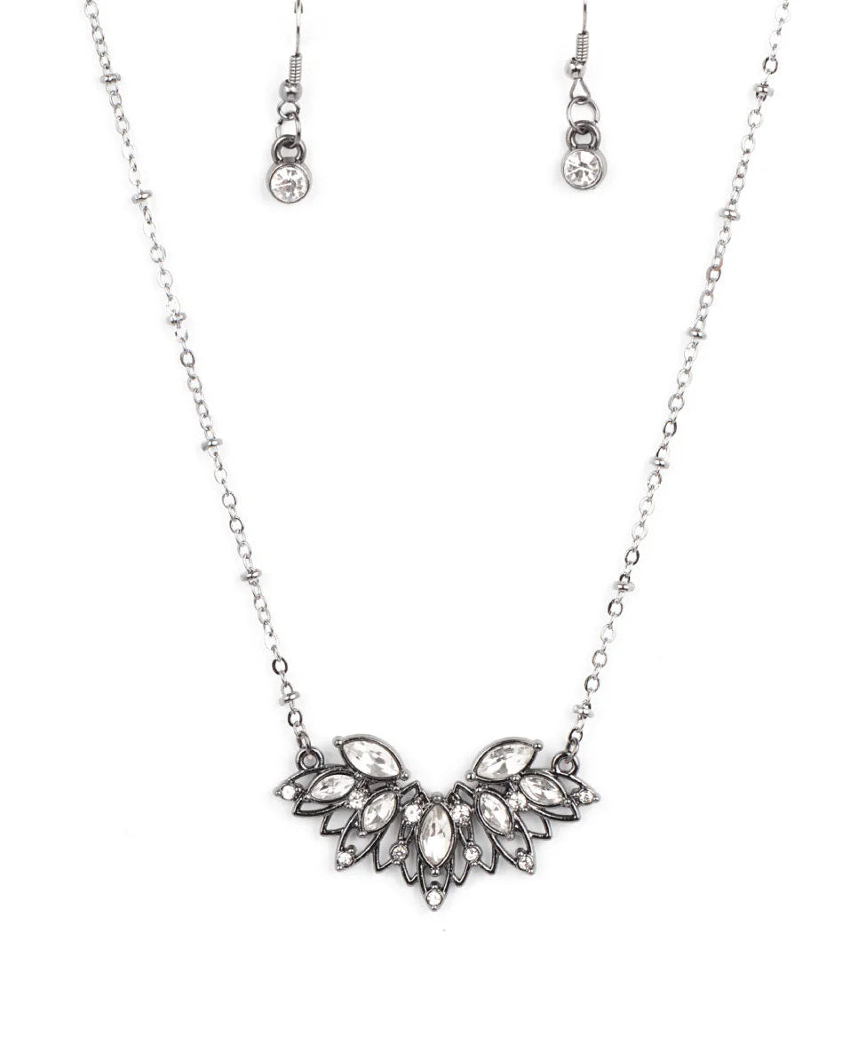 Paparazzi Necklaces - Deluxe Diadem - Black