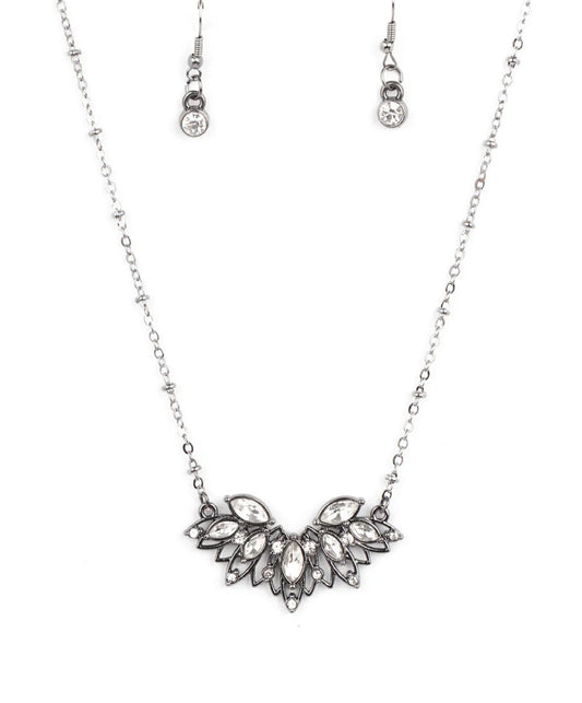 Paparazzi Necklaces - Deluxe Diadem - Black