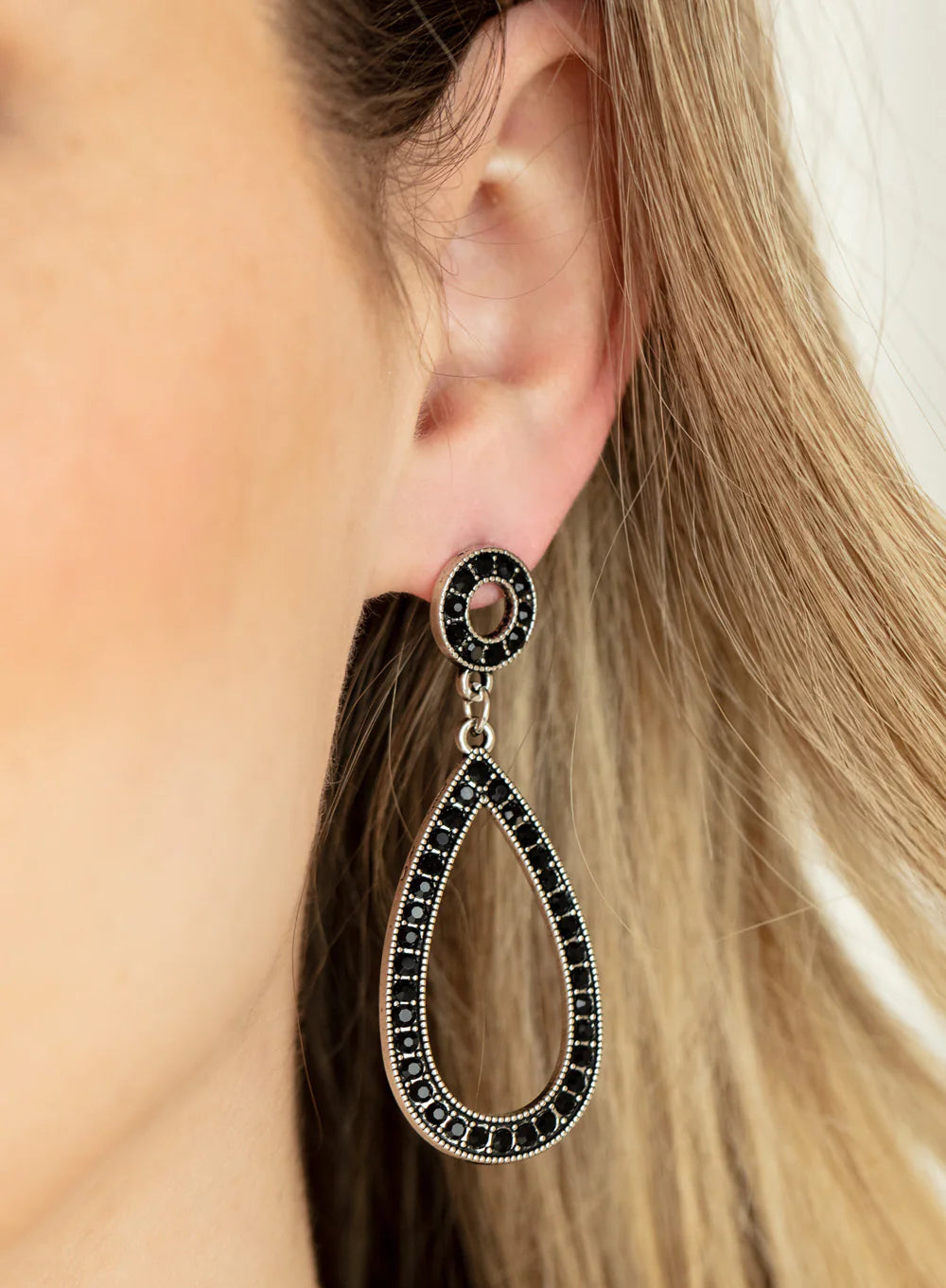Paparazzi Earrings - Regal Revival - Black