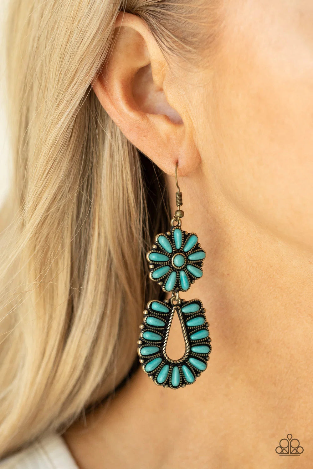 Paparazzi Earrings - Badlands Eden - Brass - E1854