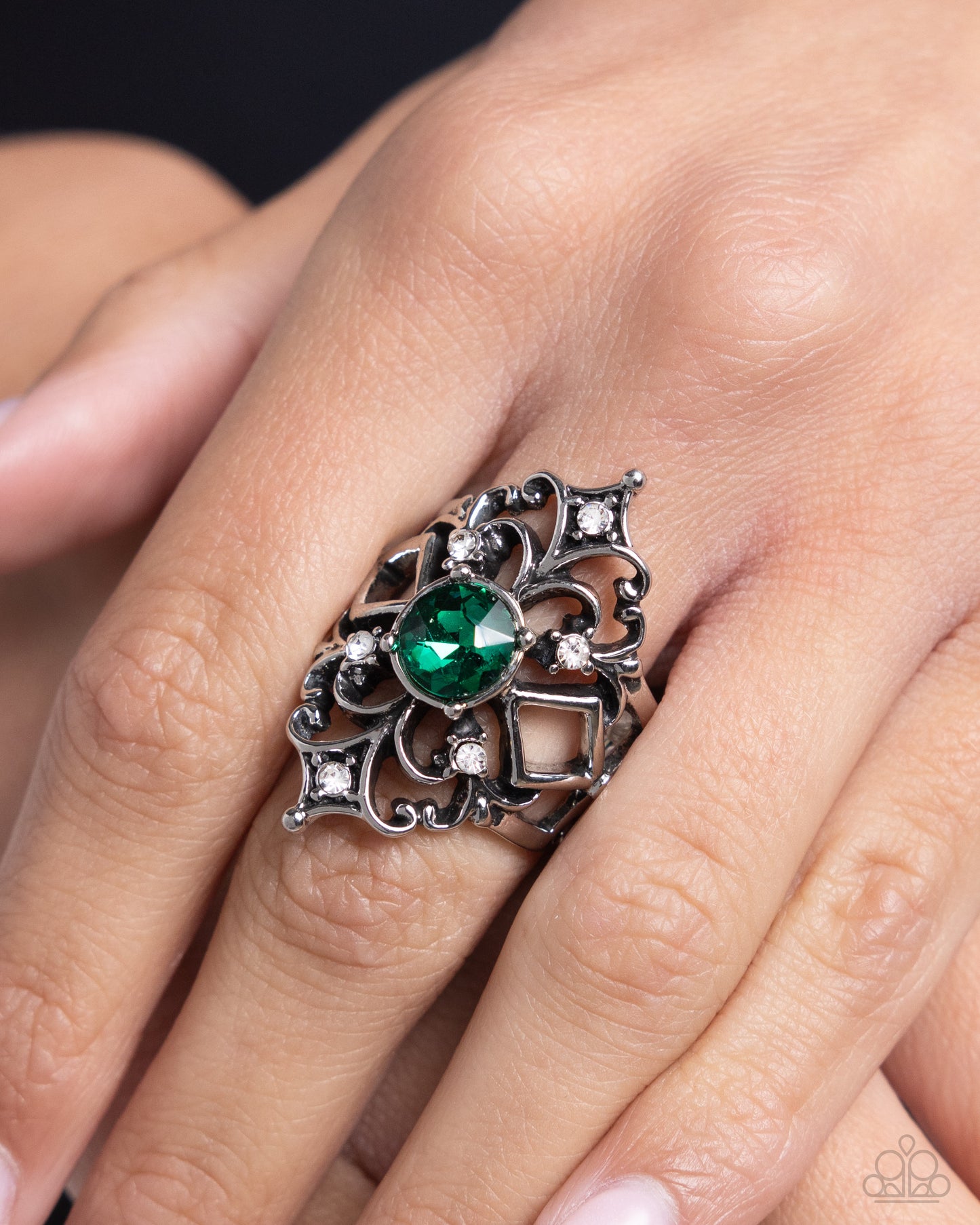 Paparazzi Rings - Iconic Insignia - Green