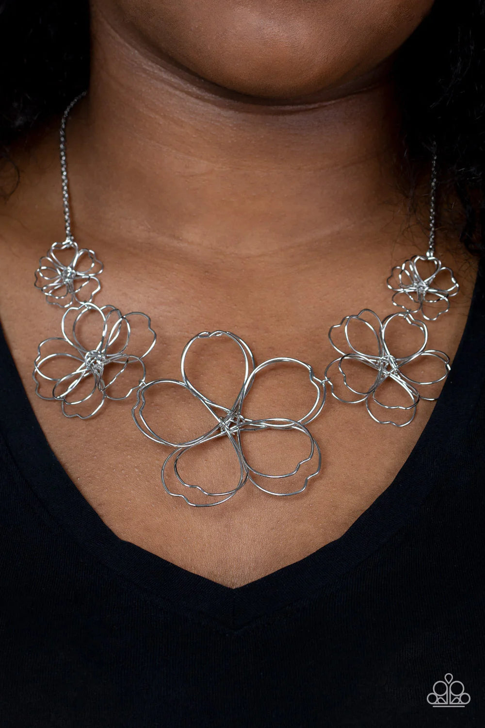 Paparazzi Necklaces - The Show Must Grow On - Silver