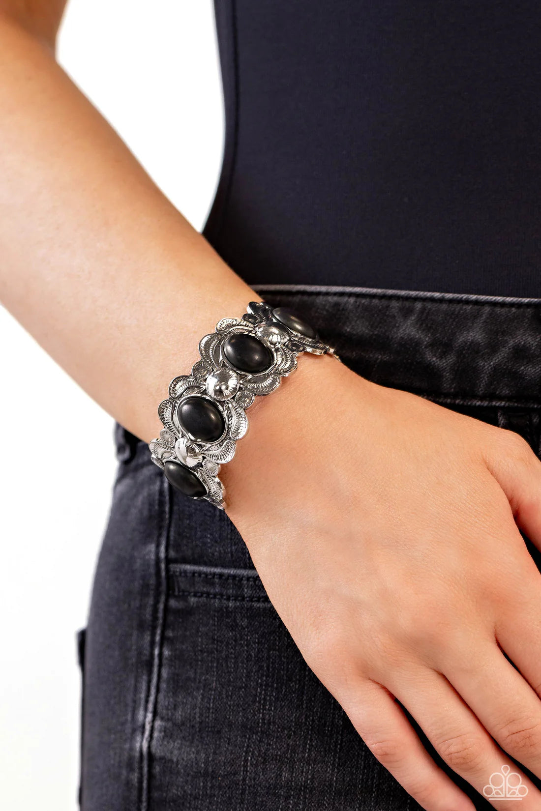 Paparazzi Bracelets - Sandstone Serenade - Black