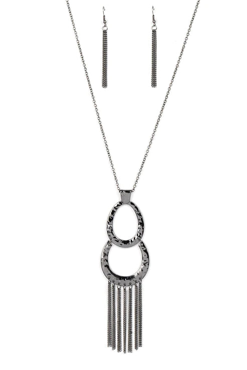 Paparazzi Necklaces - Reeling in Relics - Black