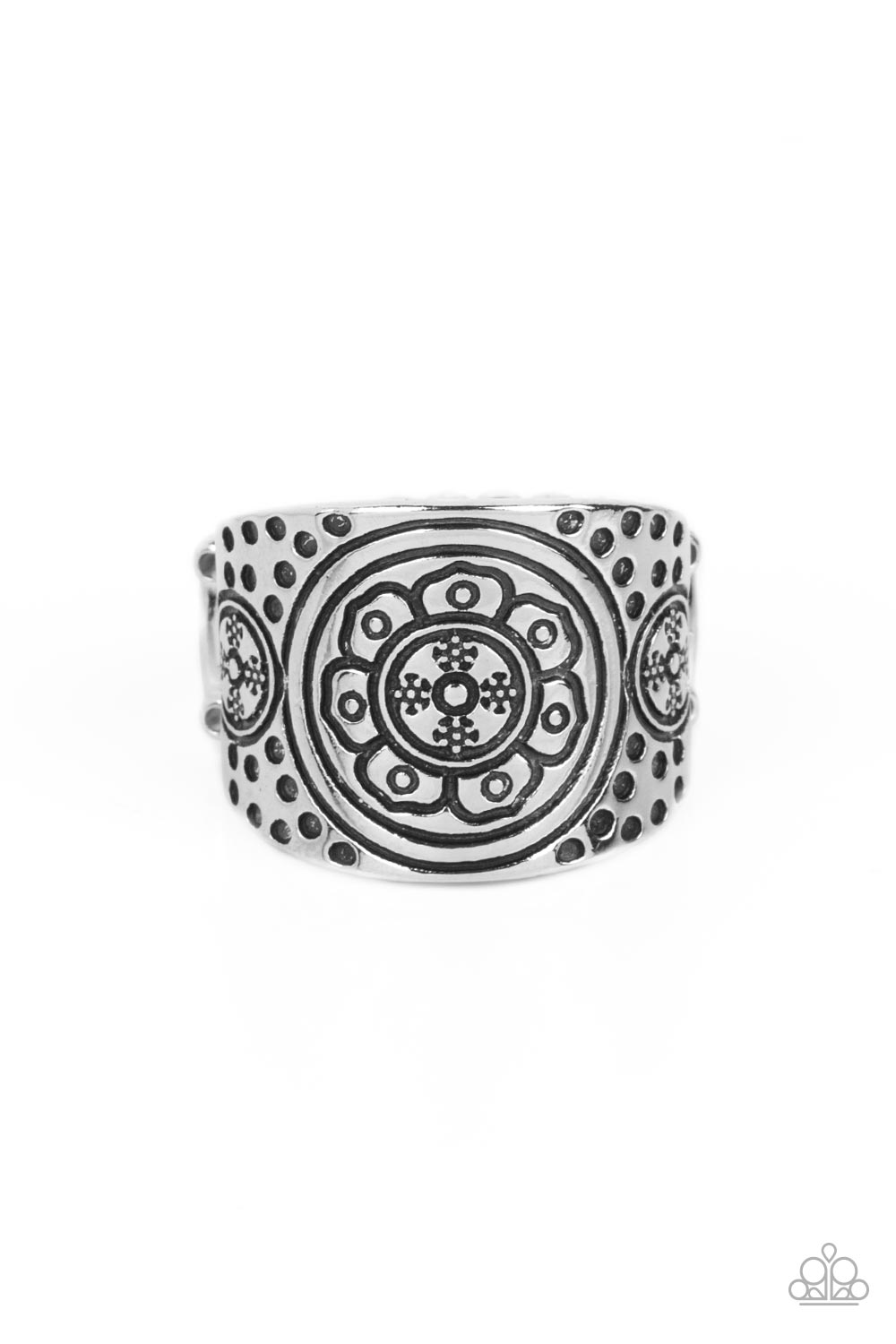 Paparazzi Rings - Elegant Engravement - Silver