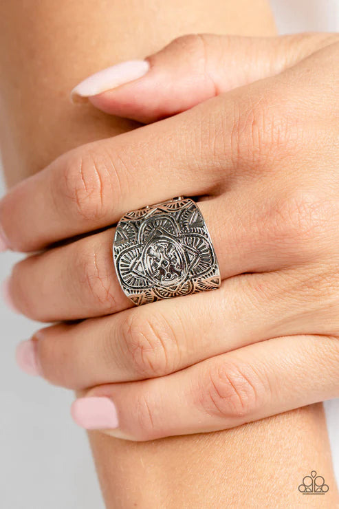 Paparazzi Rings - Argentine Arches - Silver