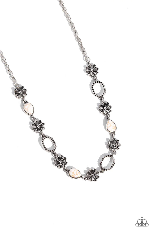 Paparazzi Necklaces - Casablanca Chic - White