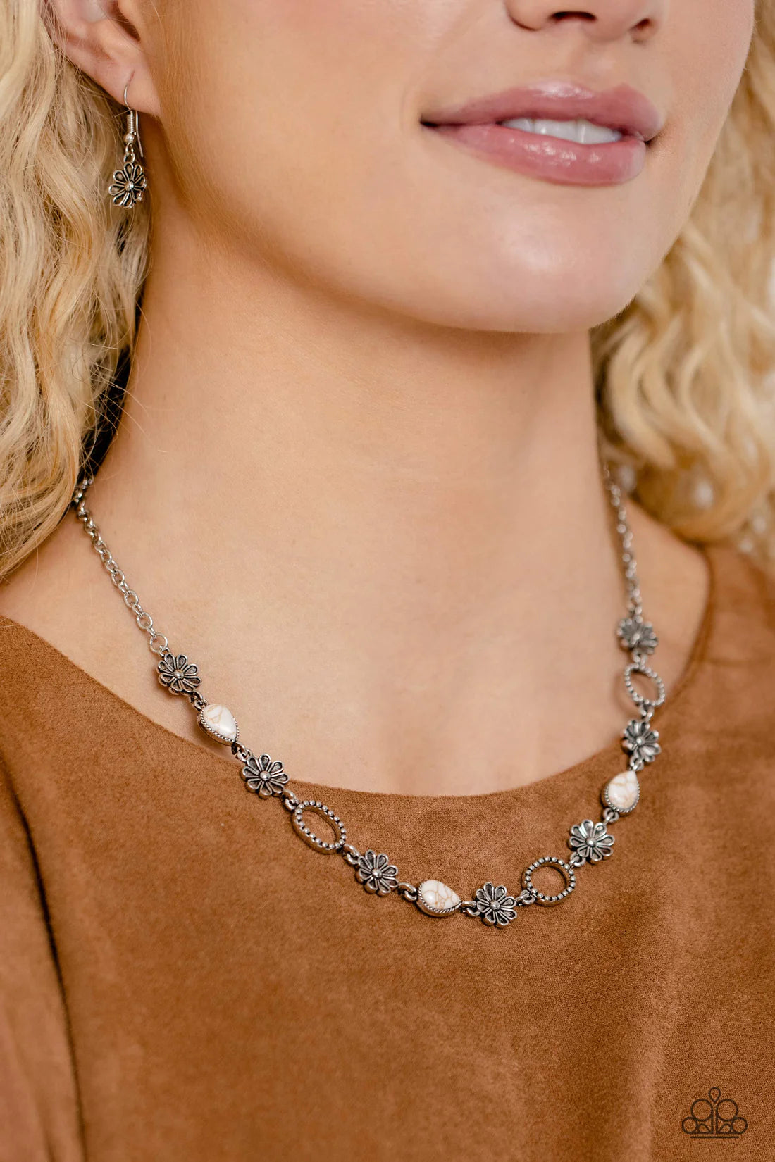 Paparazzi Necklaces - Casablanca Chic - White
