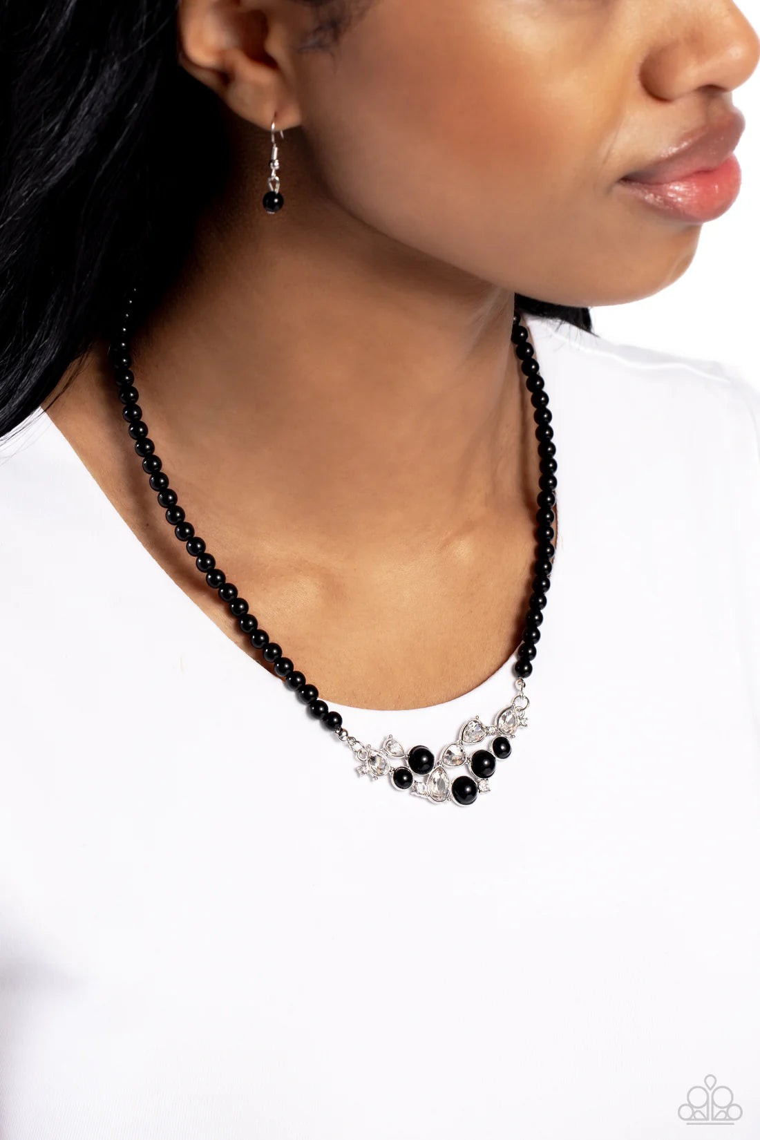 Paparazzi Necklaces - Pampered Pearls - Black