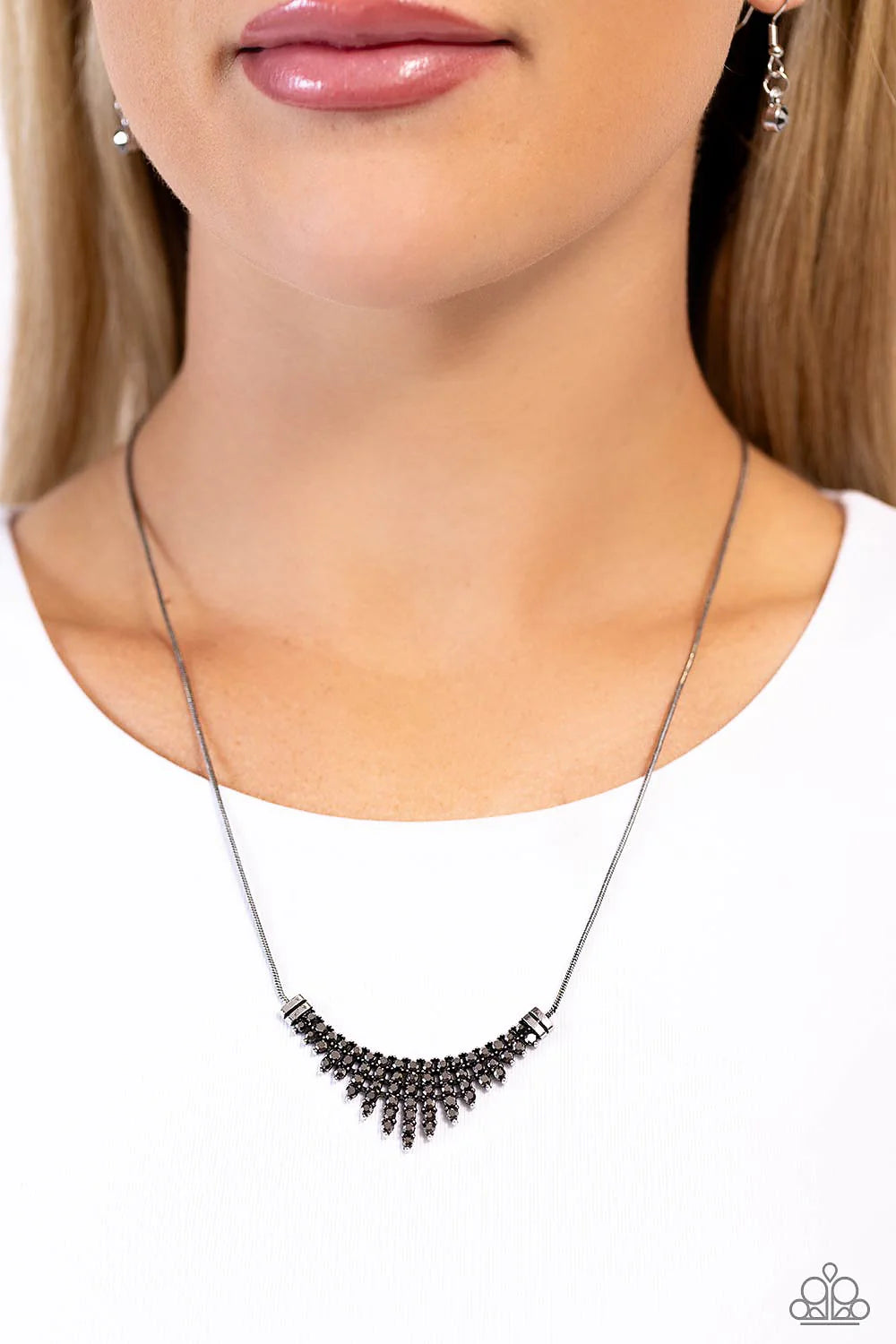 Paparazzi Necklaces - Dramatic Diadem - Silver