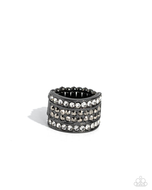 Paparazzi Rings - Smoldering Spectacle - Black