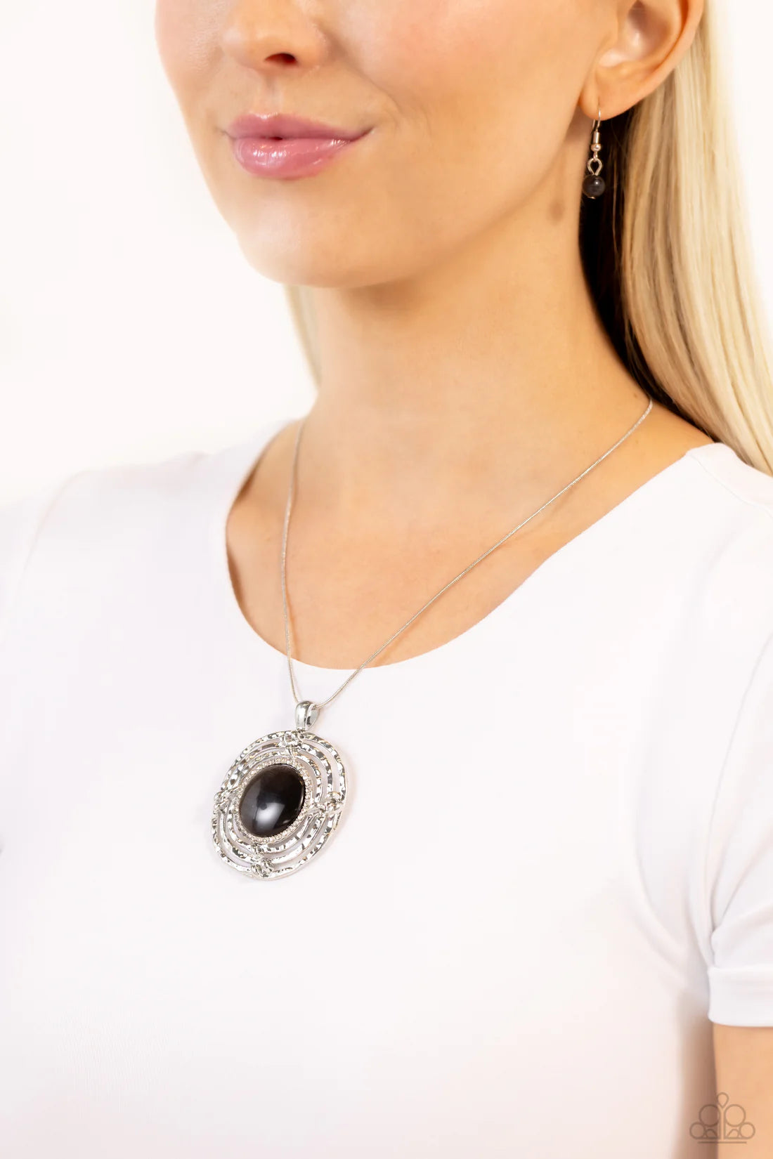 Paparazzi Necklaces - Maze Stunner - Black