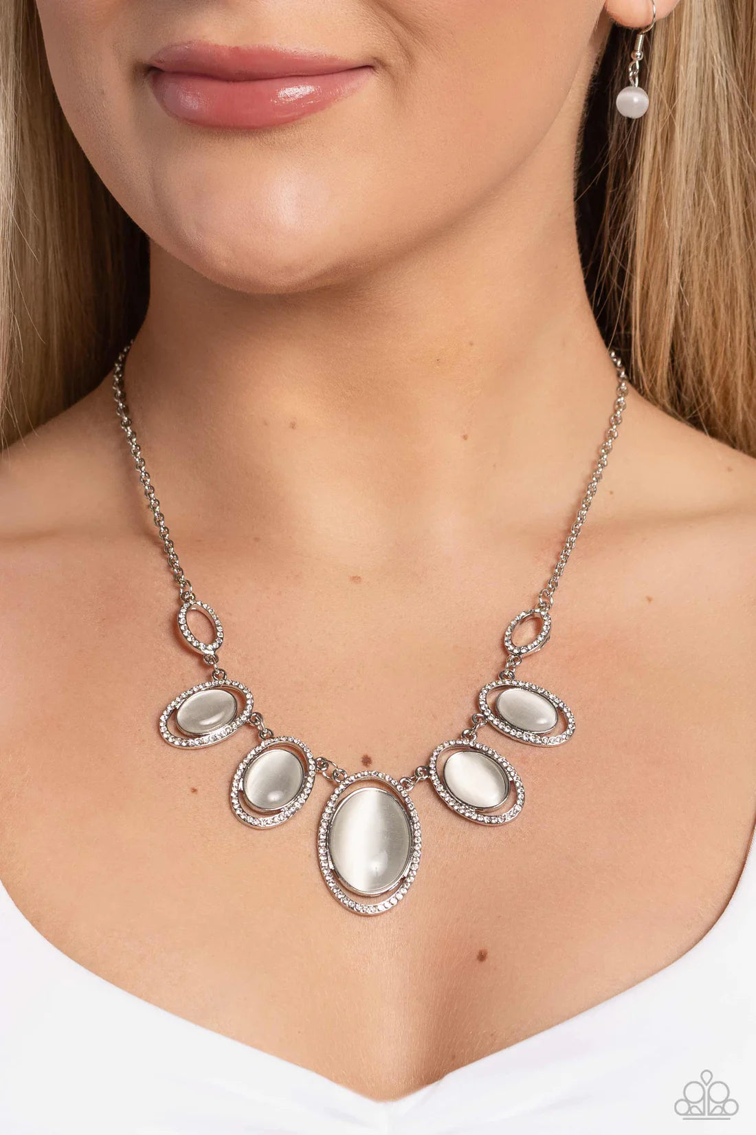 Paparazzi Necklaces - A Beam Come True - White